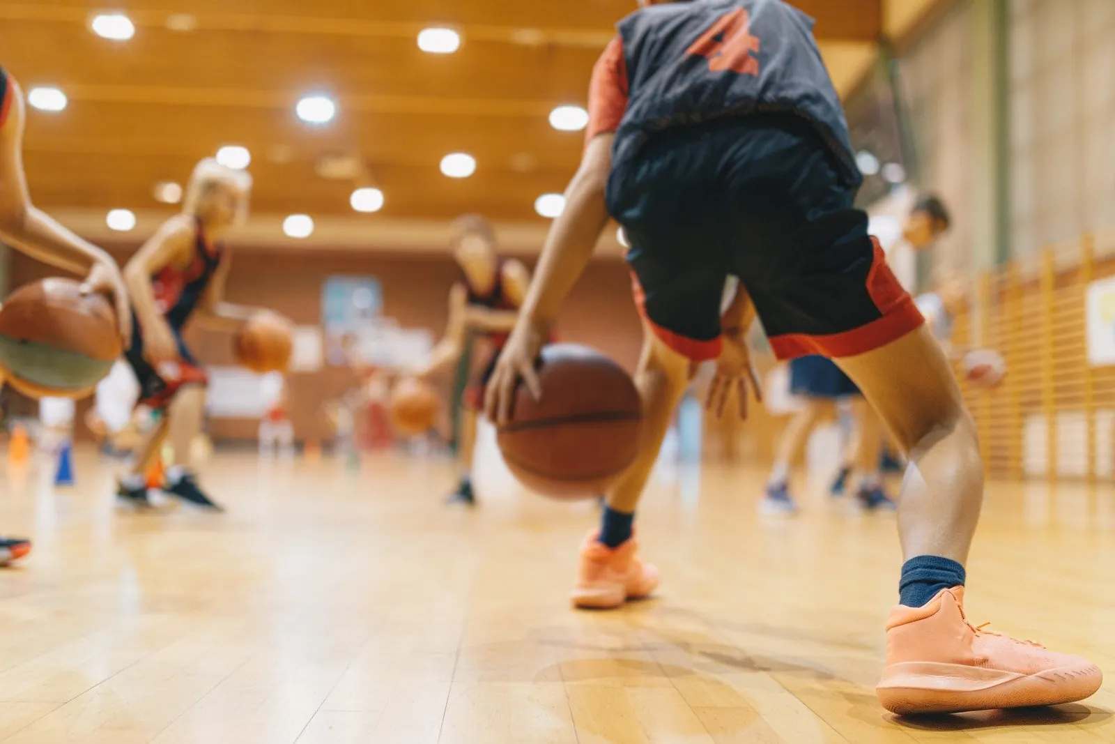Ballon de basketball en gros plan